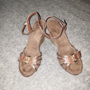 NWOT Aerosoles Brown Wedges